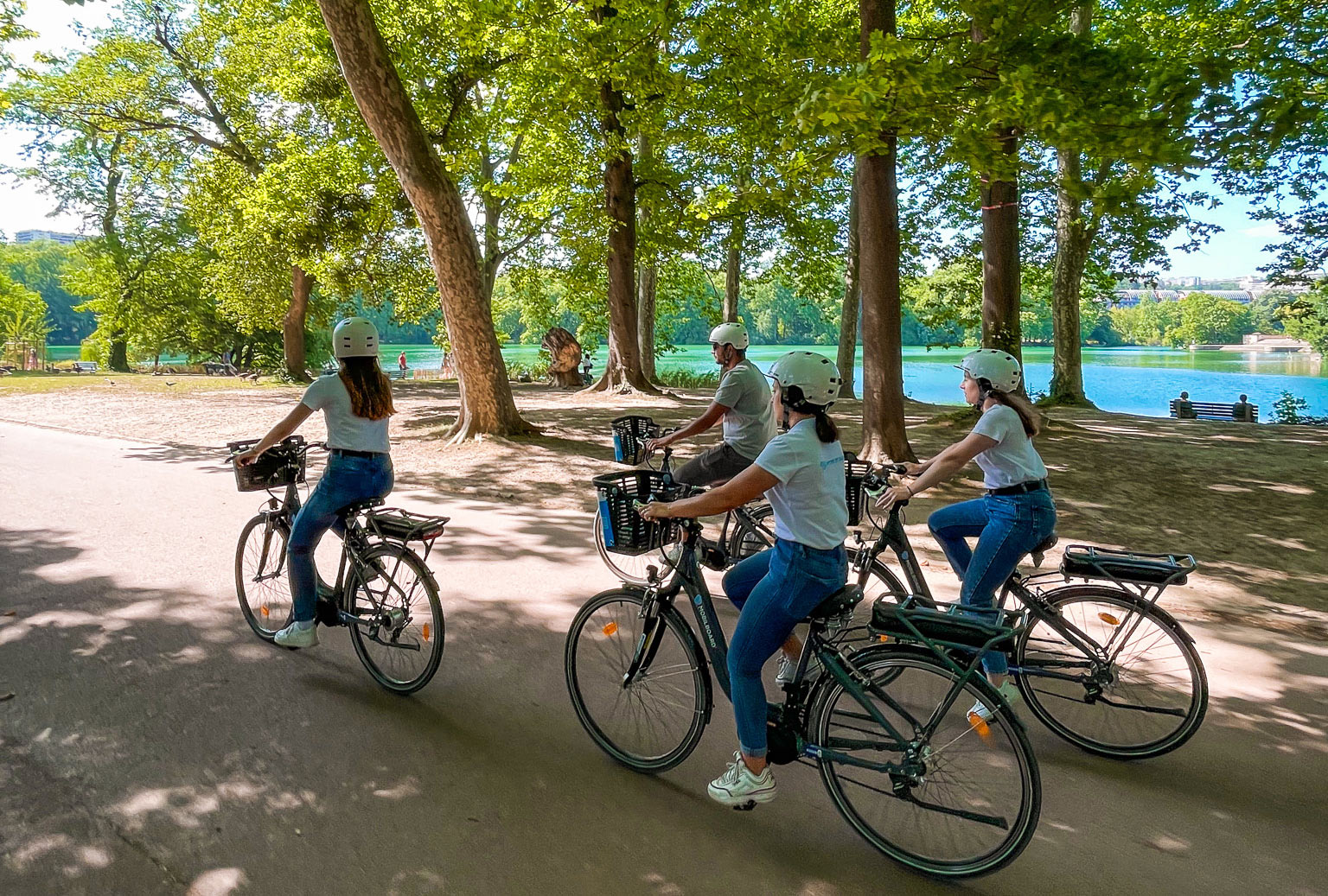 Balade à VAE avec Mobilboard - le long du lac du parc de la tête d'Or © Mobilboard