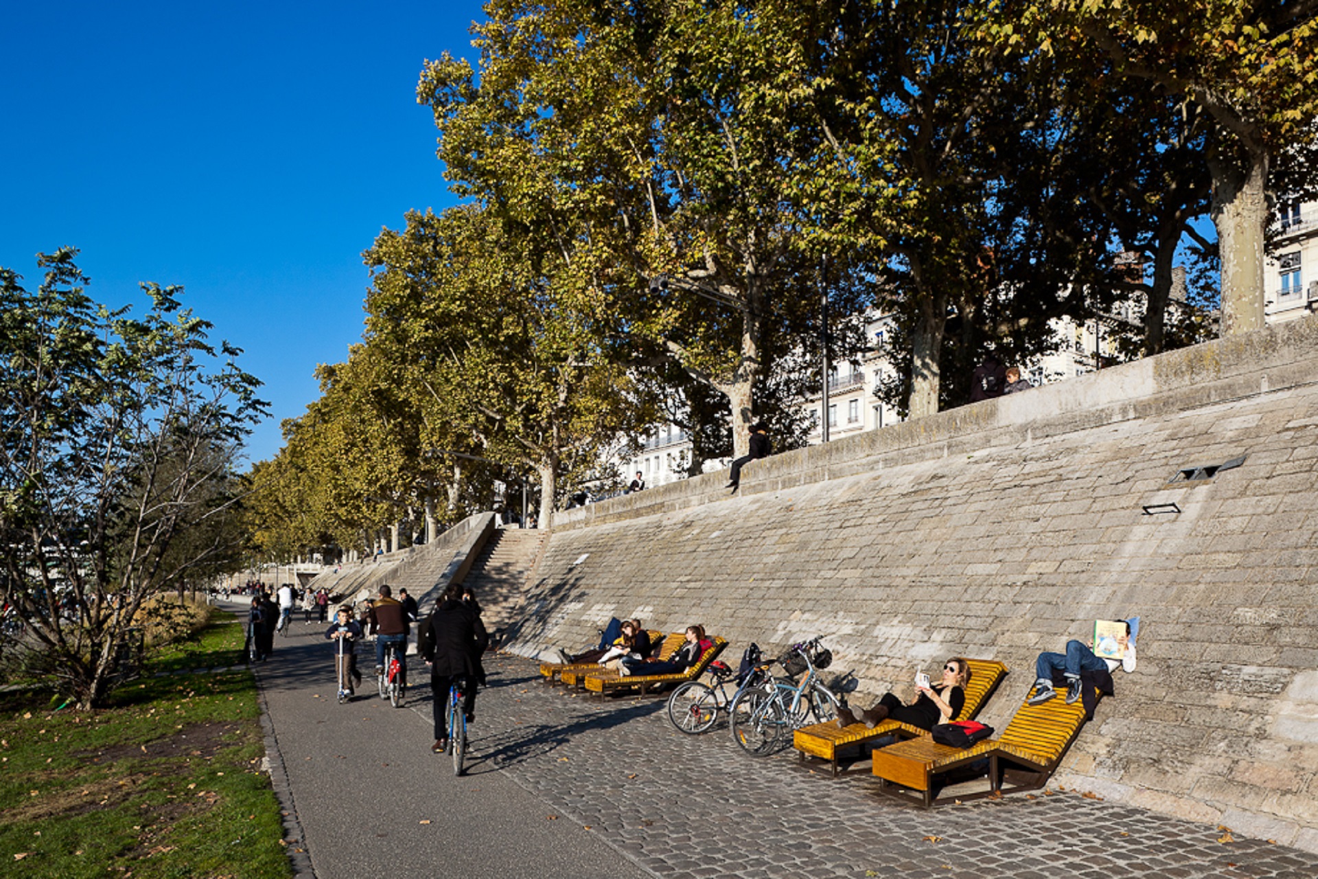 Chaises longues des Berges du Rhône ©Brice Robert Photographe